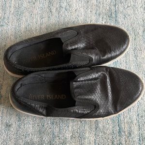 Black Leather Womens Embossed Slip-On Trainers